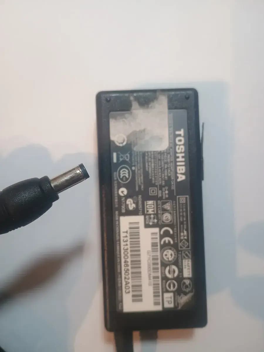 Cargador Notebook Toshiba 65w 19v 3.42a Pin 5.5x2.5 Pa3917u Negro