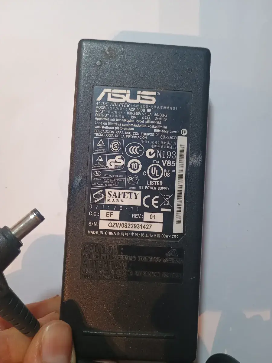 Cargador Original Asus 90w 19v 4.74a 5.5mm Notebook Usado Negro
